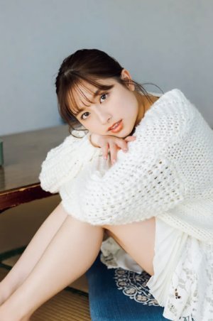 他含着她的骚嫩B猛吸